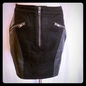 Faux leather mini skirt With zipper details